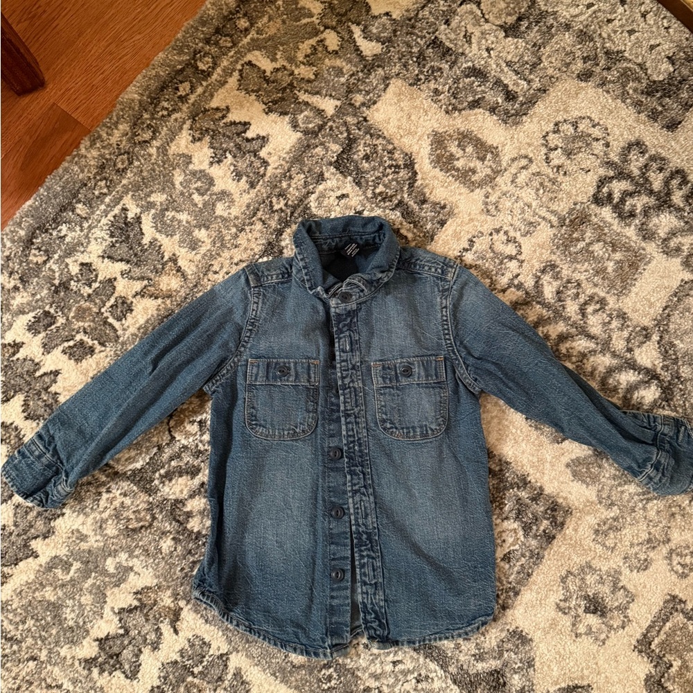 Rarely Worn Gap Denim Shirt 🤍